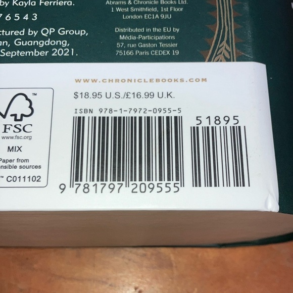 Puzzle: mystery solve the case 500 piece Clairvoyant convention Chronicle Books - Picture 2 of 16